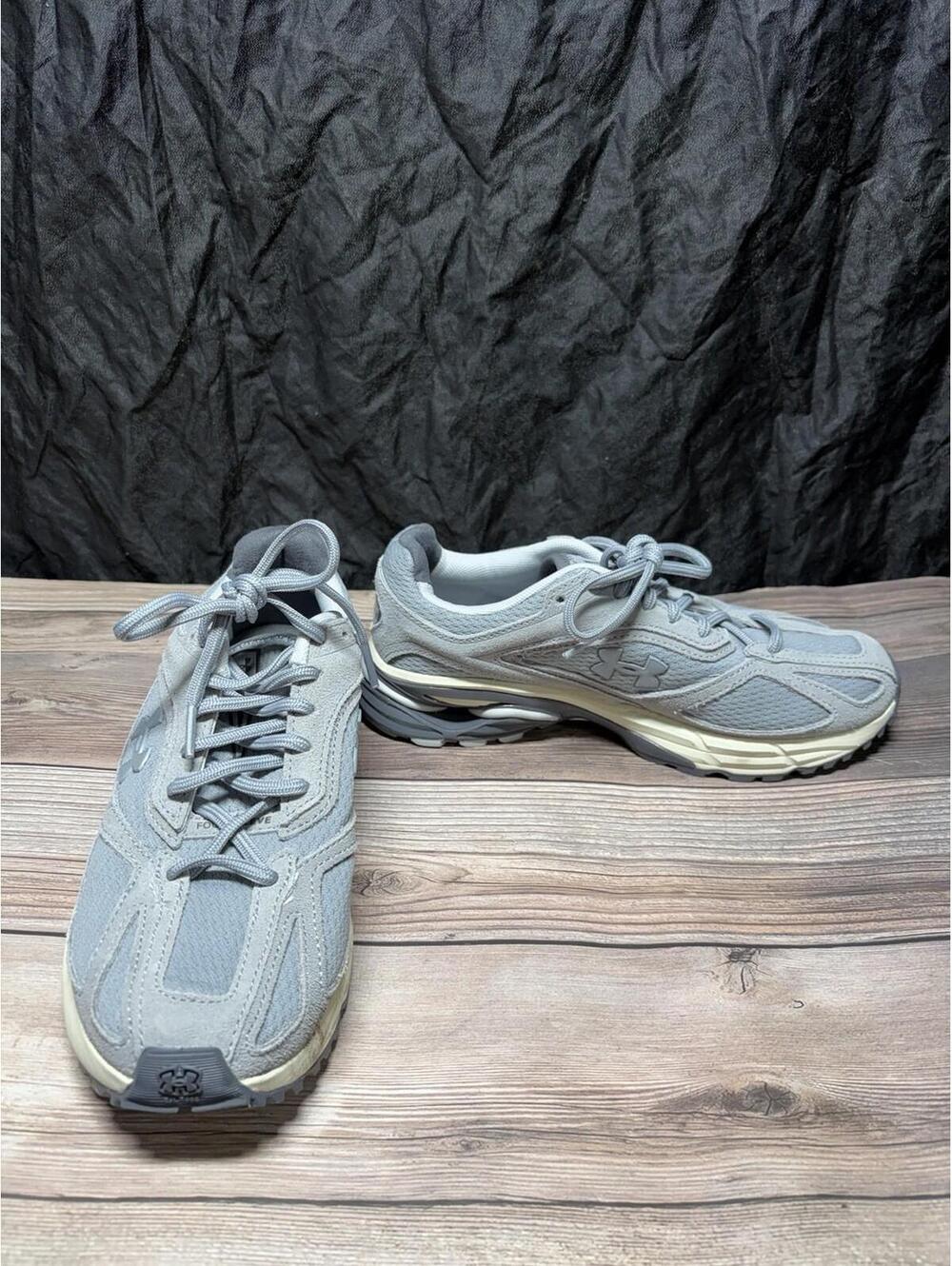 Under Armour Sneakers Mens5/Women 6.5 Gray Running Shoes